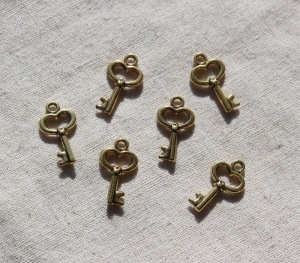 6x Anhänger Herz Schlüssel Antik Goldfarben 17x9mm - Handarbeit kaufen