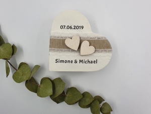 Ringkissen Herz-Schatulle weiß mit braunen Herzen Namen und Hochzeitsdatum
