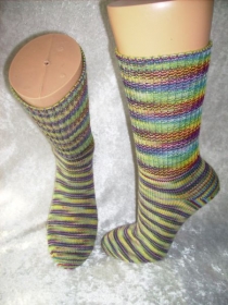 ein Paar maschinengestrickter Socken, Mustersocken, Strümpfe Größe 39/40 
