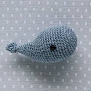 Der kleine gehäkelte Wal aus Bio-Baumwolle  Handarbeit  Farbe: blau