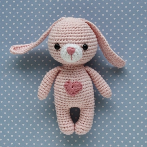 Häkeltier Amigurumi  Hase Mini hellrosa aus Baumwolle Häkelhase handmade Geburtstagsgeschenk - Handarbeit kaufen