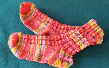 Handgestrickte Socken aus hochwertiger Wolle mit Muster gestrickt 4584.180710.111538_img_20180708_162317