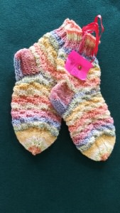 Handgestrickte Socken für Kinder aus hochwertiger Wolle