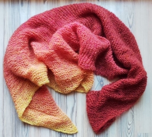 handgestricktes Tuch in Herbst-Farben, Dreieckstuch für den Herbst und Winter