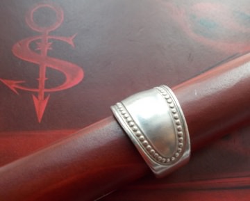 Besteckschmuck Ring ♥  Perlenreihe Ring  aus einem Löffel Größe 58 Stielende