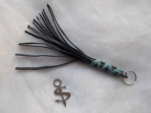 Schlüsselanhänger Schmuckanhänger Schlüsselring echt Leder ♥ Little Whip schwarz mint - Handarbeit kaufen