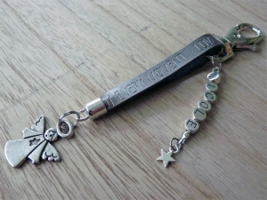 Hübscher Schlüssel- oder Taschenanhänger ★ SCHUTZENGEL ★ grau-metallic mit Namen