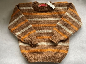 Gr.98/104 Kinderpullover mit Streifen in den Farben mittelbraun, maisgelb und natur aus feiner reiner Schurwolle glatt rechts handgestrickt