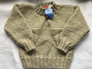 Gr.92/98 Kinderpullover mit eingestricktem Stern in beigemelange aus weicher Wolle handgestrickt - Handarbeit kaufen