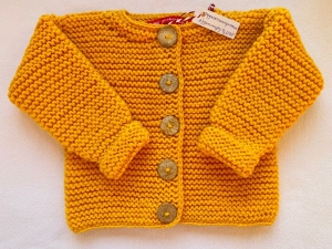 Gr. 74/80 Babyjacke in sonnengelb aus reiner Schurwolle kraus rechts handgestrickt - Handarbeit kaufen