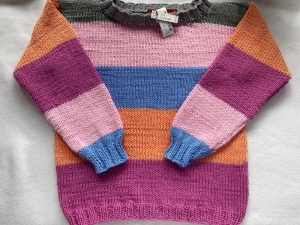 Gr.122/128 Kinderpullover aus reiner Baumwolle in den Farben pink, apricot, hellblau, rosa und grau gestreift glatt rechts handgestrickt - Handarbeit kaufen