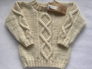 Gr. 80/86 Pullover in naturweiß mit Zopfmustern aus reiner Wolle handgestrickt