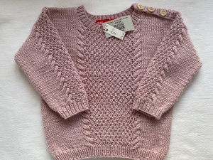 Gr.80/86 Pullover für kleine Mädchen in blassrosa aus reiner Merinowolle mit Perl- und Zopfmuster handgestrickt - Handarbeit kaufen