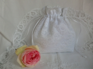 Brauttasche aus weißem Satin mit Tüllspitze genäht von ☆ Patchwerk ☆