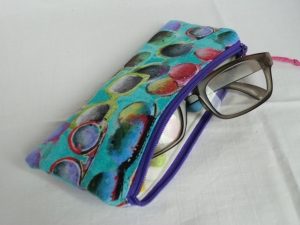 Brillenetui - Brillentäschchen - für Zweitbrille - Ersatzbrille - Lesebrille  - Sonnenbrille - mit Reißverschluss - genäht von Patchwerk - Handarbeit kaufen