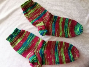 Herren Socken handgestrickt, Wollsocken Größe 44/45, Stricksocken aus Regia Sockenwolle 
