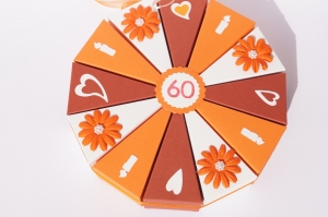 60 Geschenkverpackung  aus 300g Tonpapier  zum 60..Geburtstag ,  Tolle Torte zum Geburtstag    