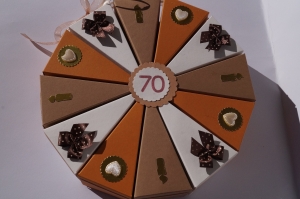 69 Geldgeschenk, Geschenkverpackung  aus 300g Tonpapier  zum 70.Geburtstag , Tolle Torte zum Geburtstag   