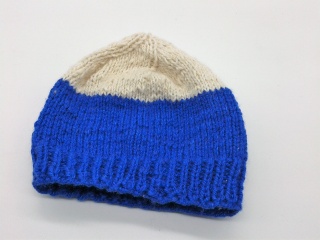 wunderschöner  Mütze  Babymütze gestrickt blau - weiß Kopfumfang 32 -35 cm  handmade handgestrickt