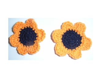 2 Häkelblumen  handmade gehäkelt Set Häkelapplikationen Aufnäher