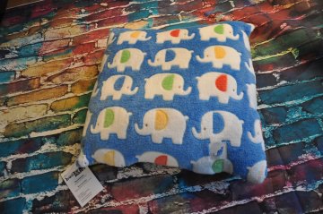 Kuschliges Kissen - mit süßen Elefanten - Rückseite einfarbig