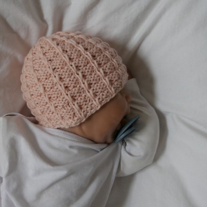 SVENJA Babymützchen rosa handgestrickt von zimtbienchen ca. 0 - 3 Monate 