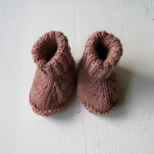 Babyschuhe aus weicher Merino Wolle superwash Booties zimtbienchen kaufen    - Handarbeit kaufen