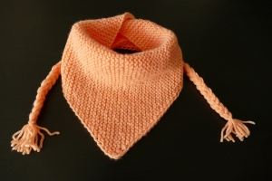 Gestrickte Tuch für Baby und Kleinkinder Farbe Lachs 5189.181011.064320_gestricktetuch