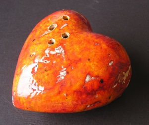 Töpfer - Vase in Herzform, eine gute Idee von mir in Handarbeit umgesetzt,  roter Glasurbrand) (Kopie id: 100108799)