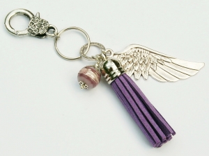 Anhänger Schlüsselanhänger Taschenanhänger  großer Flügel Quaste violett - Handarbeit kaufen