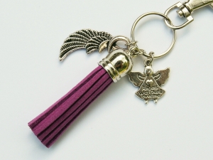 Schlüsselanhänger Glücksbringer Engel Flügel Quaste lila violett - Handarbeit kaufen