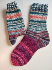 Socken, handgestrickt, bunt, Gr. 38/39, aus 6-fädiger Sockenwolle - Handarbeit kaufen