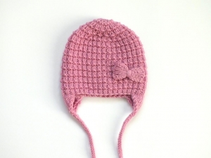 Entzückende Babymütze mit kleiner Schleife - handgestrickt aus weicher Wolle (Merino) KU 35-38 cm