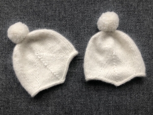 Kuschelweiche Babymütze mit Bommel in wollweiß - ein toller Begleiter im Winter - KU 43-45 cm (6 - 9 Monate)   