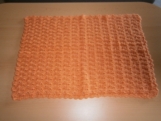 Decke gehäkelt aus weicher Wolle orange für Teddys/Puppen