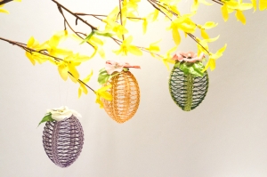 Osterdekoration Selbstgestaltete Ostereier in fröhlichen Farben, 3er Set