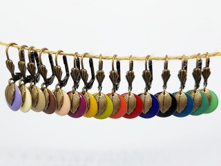 Kleine süße Emaille-Ohrhänger mit Blatt - Freie Farbwahl