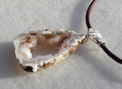 zauberhafte ACHAT-DRUSE  Anhänger Silber Leder Unikat natur Kristall