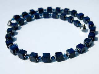 Halskette LAPIS in WÜRFELN Lapislazuli Hämatit Kristall schmal dunkelblau elegant dezent 544.180824.141140_3