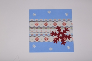 Grußkarte zu Weihnachten in Hellblau, Creme und Weinrot, handgemacht im Scrapbookstyle