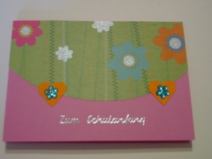 Wunderschöne Glückwunschkarte zur Einschulung in Pink mit hübschen Blumenmotiv in Ranzenoptik, handgemacht 