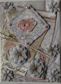 Selbstgestaltete Karte mit Ephemeras und selbstgestalteten Blüten in rosa und beige - Handarbeit kaufen