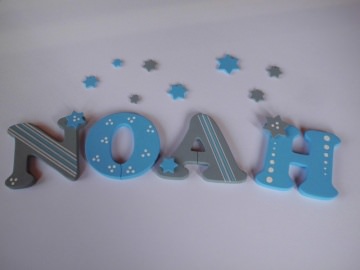 Holzbuchstaben in hellgrau / blau ♥ Beispiel: NOAH
