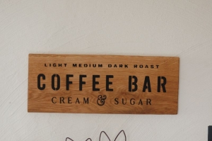 Holzschild Coffee Bar Küche Kaffee Eiche, schwarze Schrift - Handarbeit kaufen