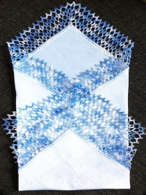 Einstecktuch, Ziertaschentuch handumhäkelt mit blau und hellblau melierter Spitze (reserviert für O.W.)