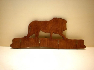 Schlüsselbrett Löwe aus Buchensperrholz mit Teakholzlasur - Handarbeit kaufen