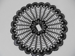 Einzigartig-wunderschönes Häkeldeckchen rund aus schwarzen Baumwollgarn ca 39 cm (Kopie id: 100311403) (Kopie id: 100312488)