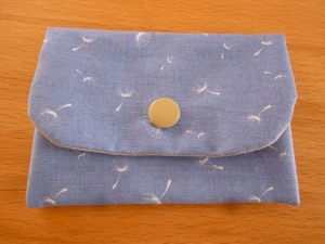 Täschchen bzw. kleines Portemonnaie aus Baumwollstoff mit Pusteblumen in beige und blau genäht kaufen     