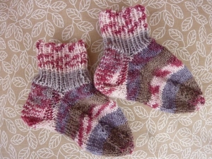  Handgestrickte Kindersocken aus Schurwolle kaufen ~ Söckchen ~ Kuschelsöckchen für warme Füße  