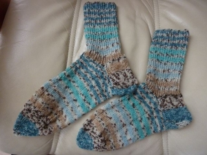 Socken handgestrickt aus Schurwolle in grün - türkis - beige - braun geringelt kaufen~ Strümpfe ~ Kuschelsocken ~ warme Füße ! ♡♡♡ 